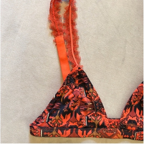 NWT Free People Bras Top Bundle Cream Red Blue XS - Picture 14 of 16